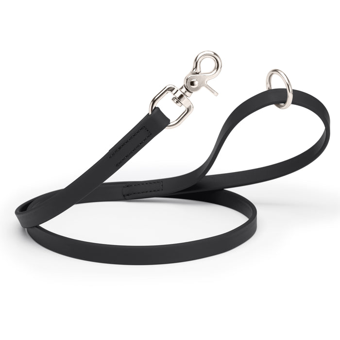 Black dog leash with silver trigger snap and O-ring, made from waterproof Biothane, 3/4 inch wide